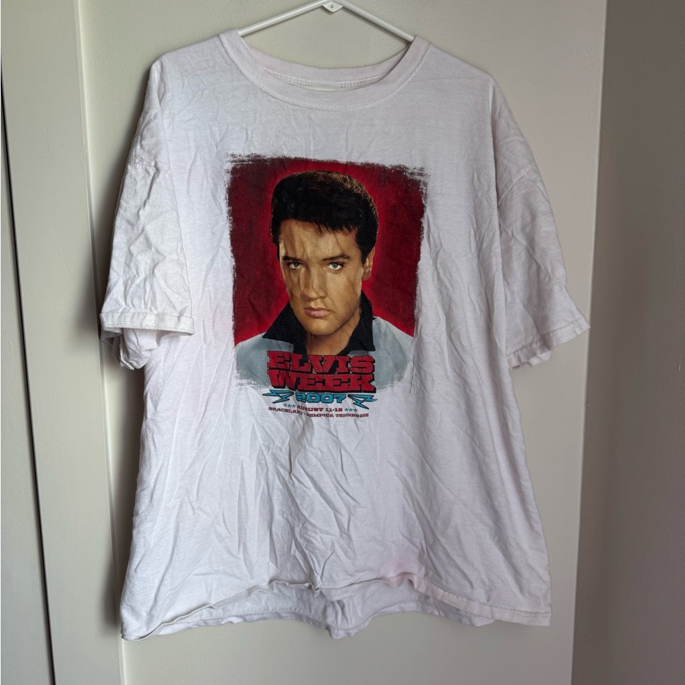 Graceland White T-Shirt vintage Elvis Presley graphic